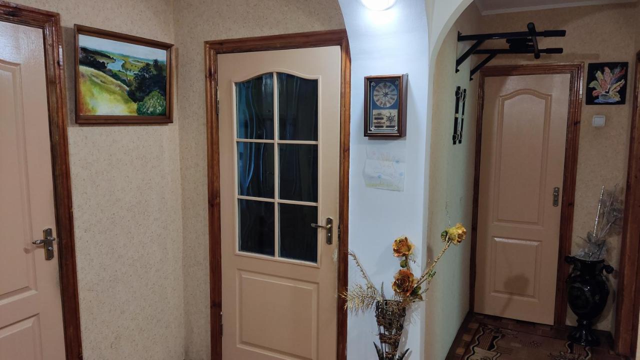 Аренда Квартиры Или Комнат В Квартире Zhmerynka Ngoại thất bức ảnh